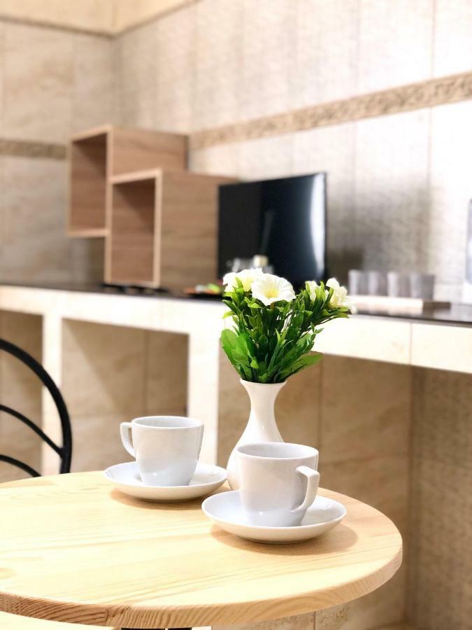 Modern Aparthotel Near Metro Pecherska Kiev Exterior photo